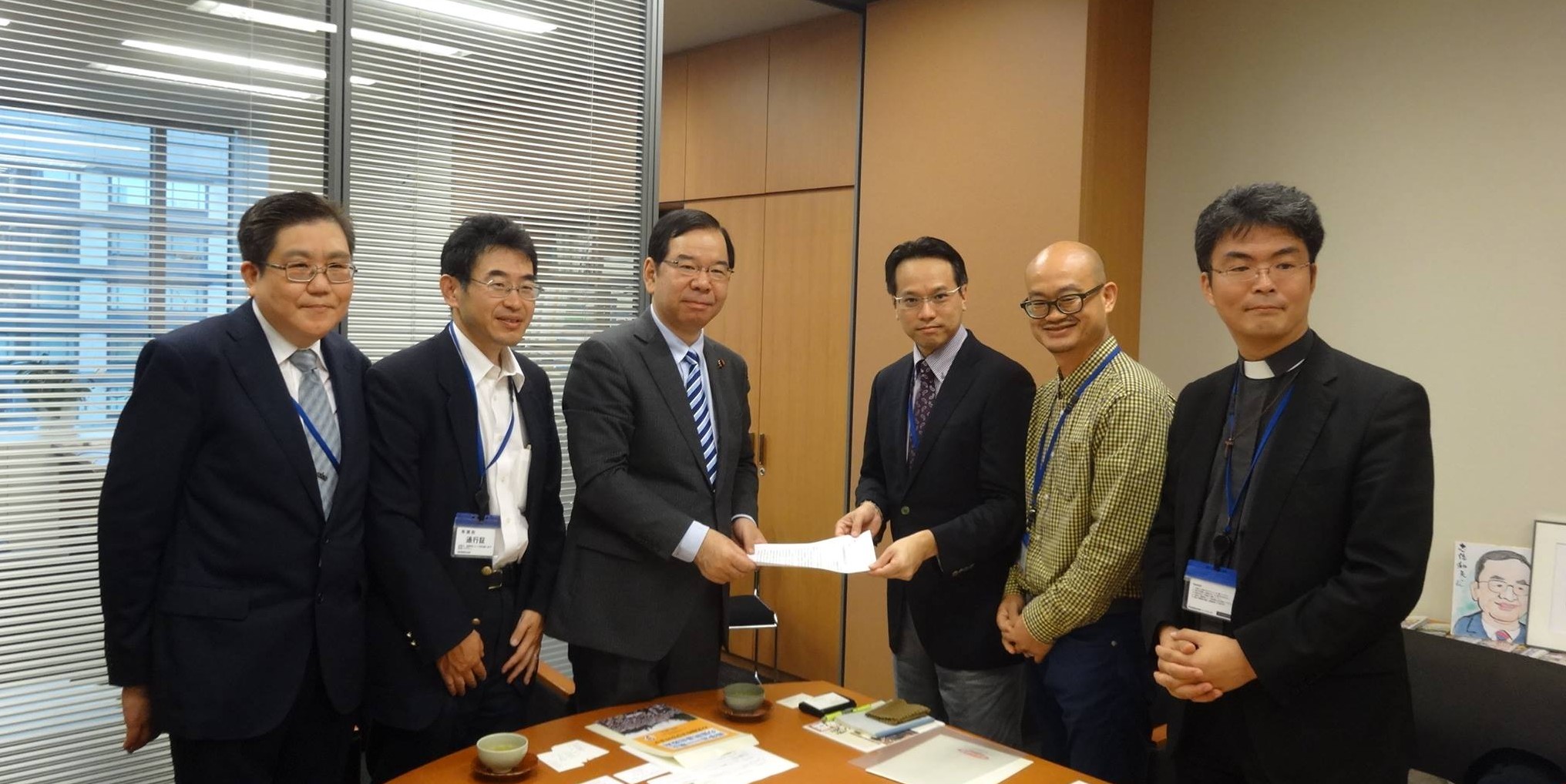 牧師の会  安保法制成立後  野党重鎮訪問し懇談　志位氏 平和のため共に祈り合わせ