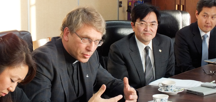 O・トヴェイトWCC総幹事来日：“あなたがたがWCCだ”－－日本の教会の役割を評価
