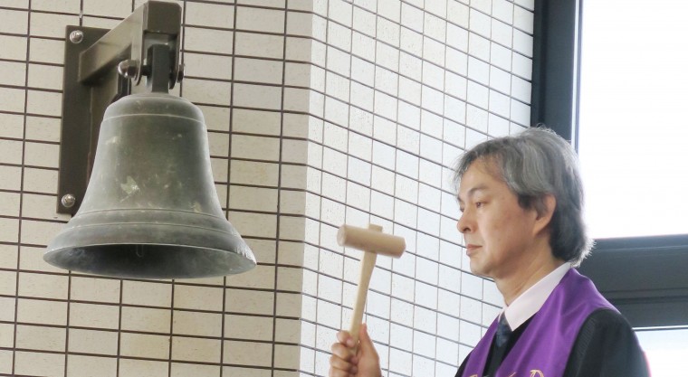 広島被爆72年　平和の鐘  にぶく響く　「核兵器廃絶」潮流と「傘」のジレンマの中で