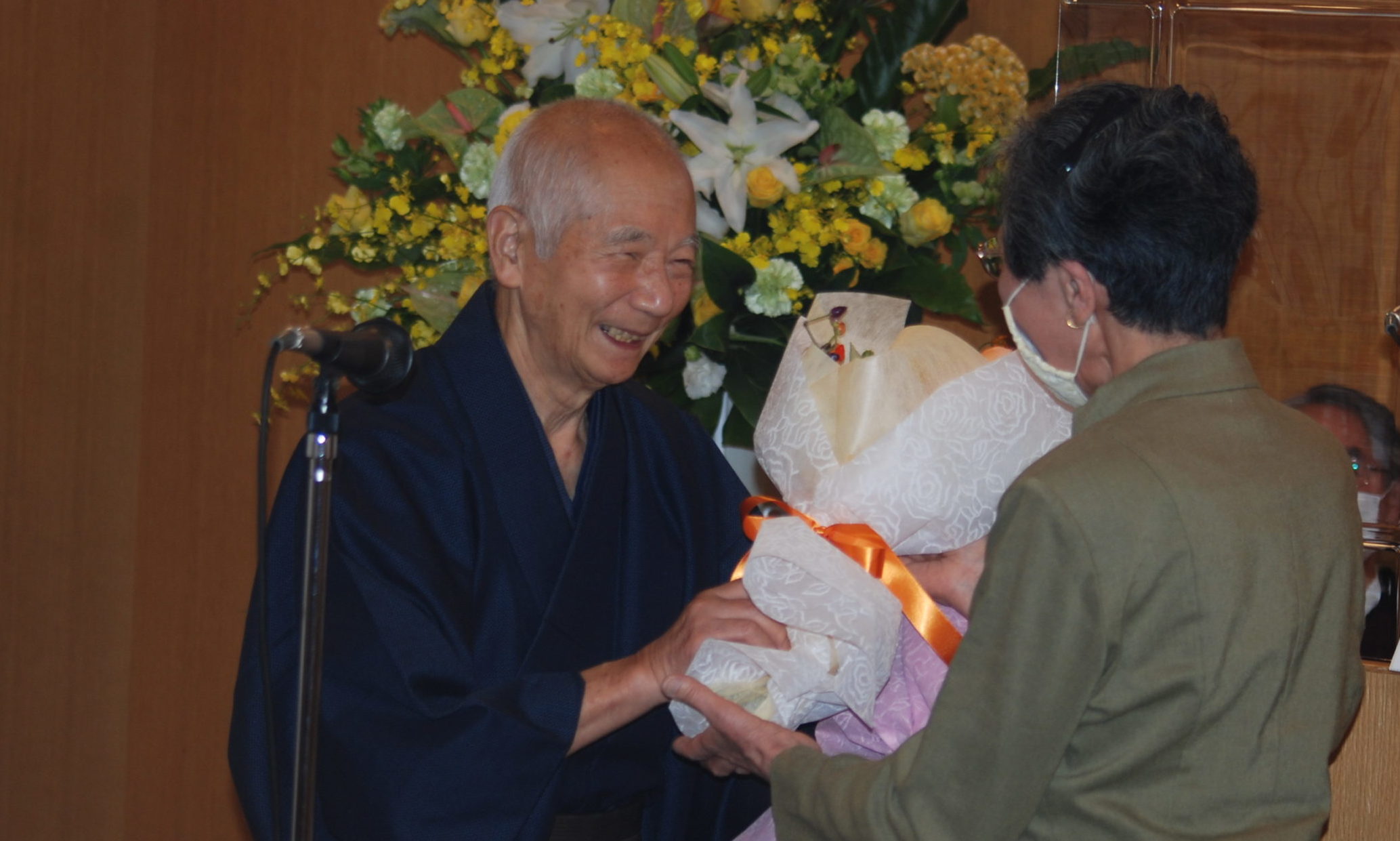 第51回キリスト教功労者顕彰式 功労者に船戸氏  アジアの人々への支援活動に従事