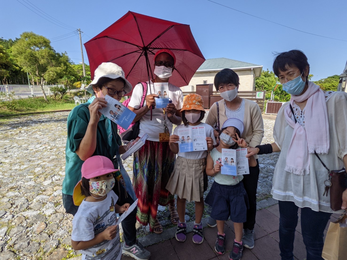 「あなたがトラクト」名護チャペル 一歩一歩 祈りながら地域に配布