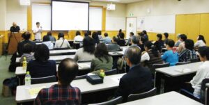 長期にわたる「おとなのひきこもり」深刻化 役割与え、自信を持たせる MCC特別講演会で回復した当事者語る