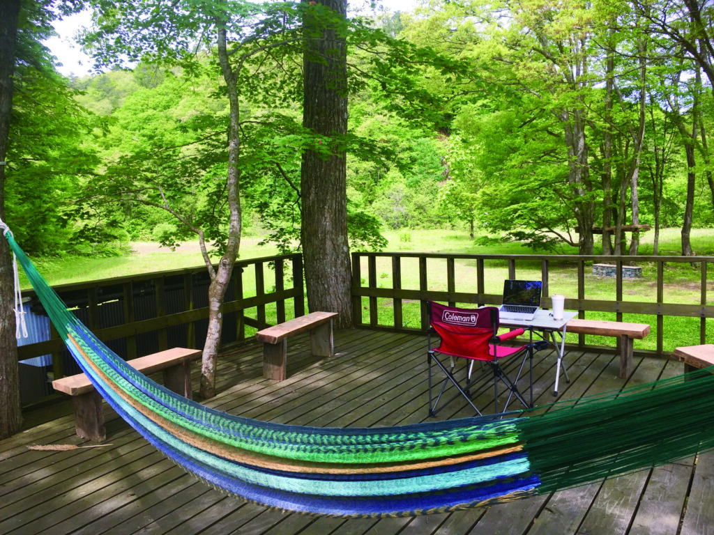 キャンプ場は今①　岩手・シオン錦秋湖