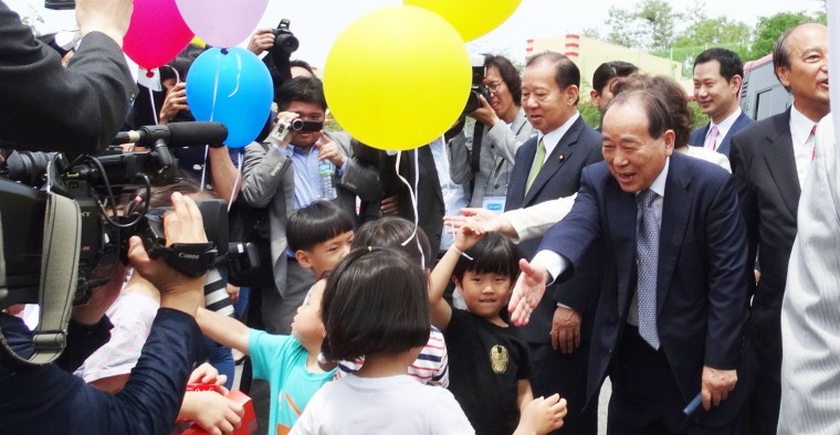 自民党二階特使団「共生園」を訪問 国境を越えた愛の歴史に学ぶ