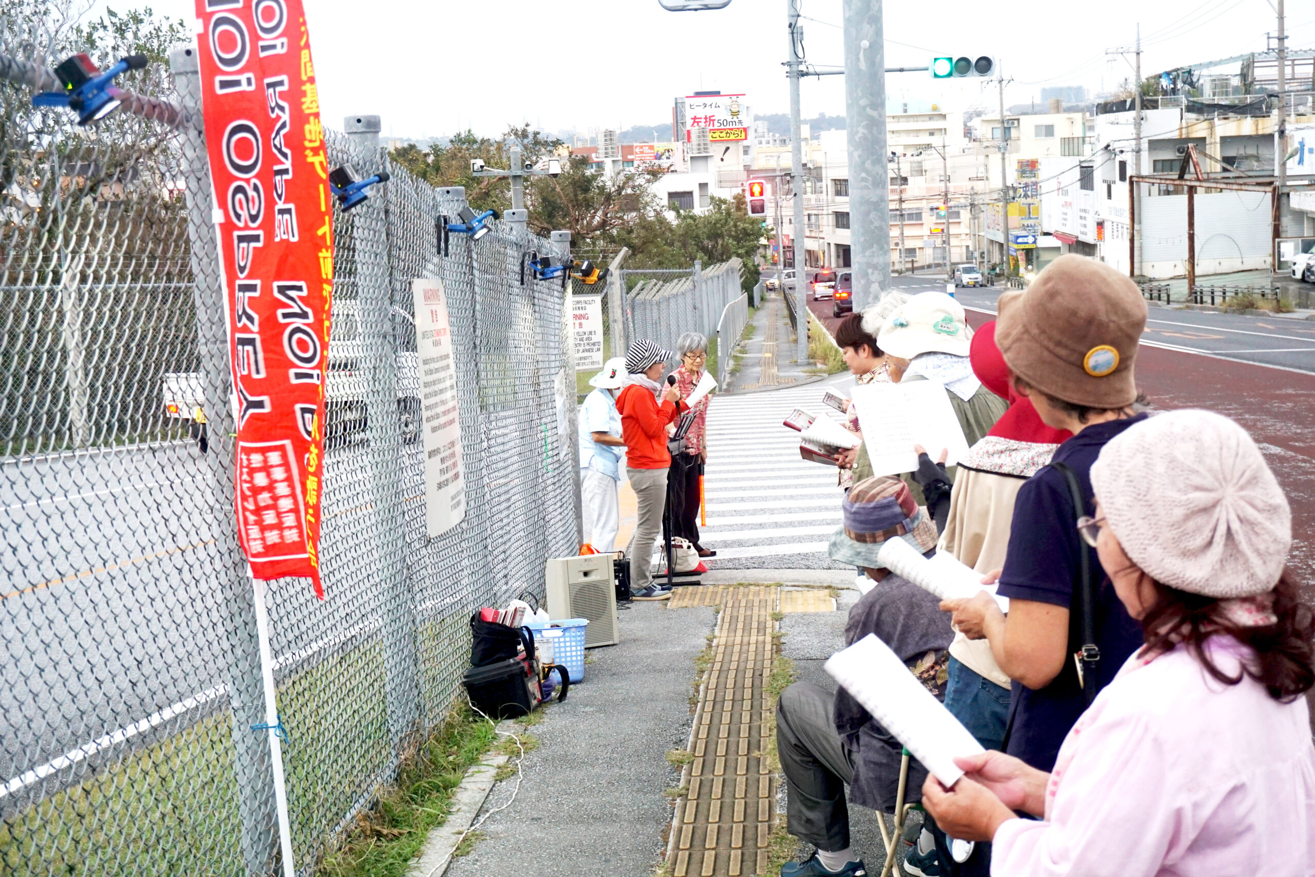 “こんな県ほかにある？”　選挙戦うけ参加者ら声　普天間基地前ゴスペル