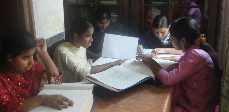 バングラデシュで支援　視覚障害女性の社会的自立を　日本盲人キリスト教伝道協議会国際交流部が新体制で