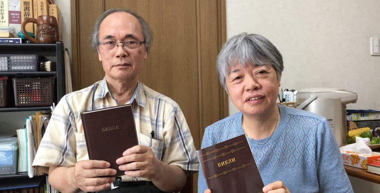 34年かけ原典から翻訳 モンゴル語聖書完成