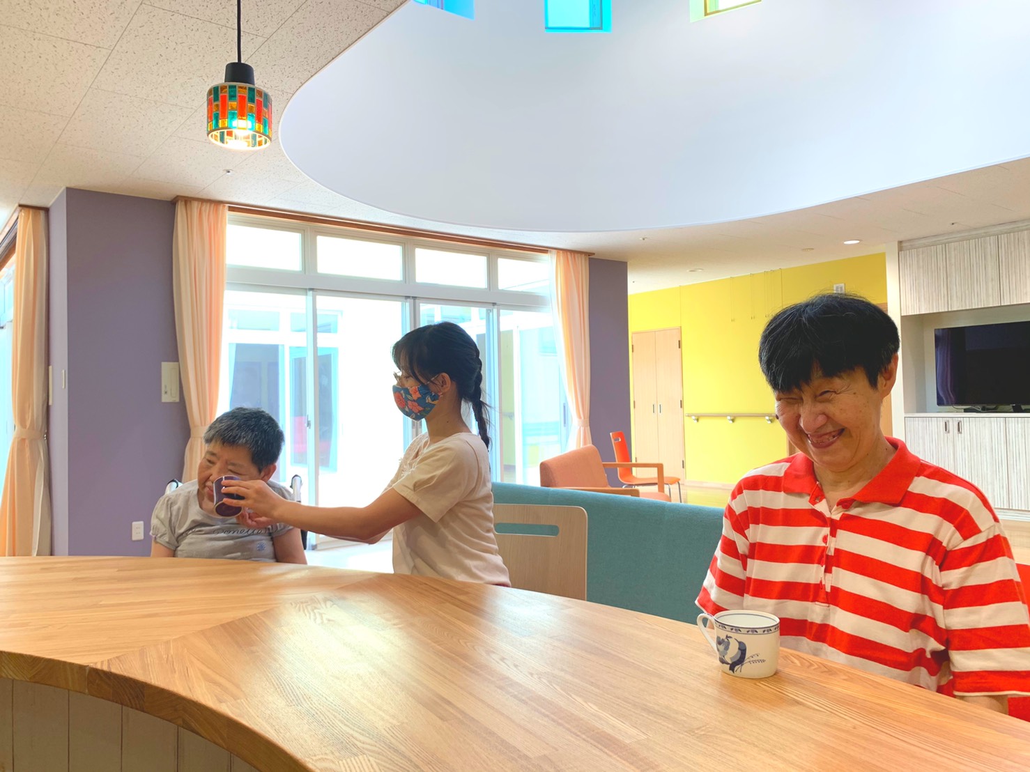 みんなのいのちを包む「生きる家」 光と色彩あふれる仲間たちの新居・止揚学園