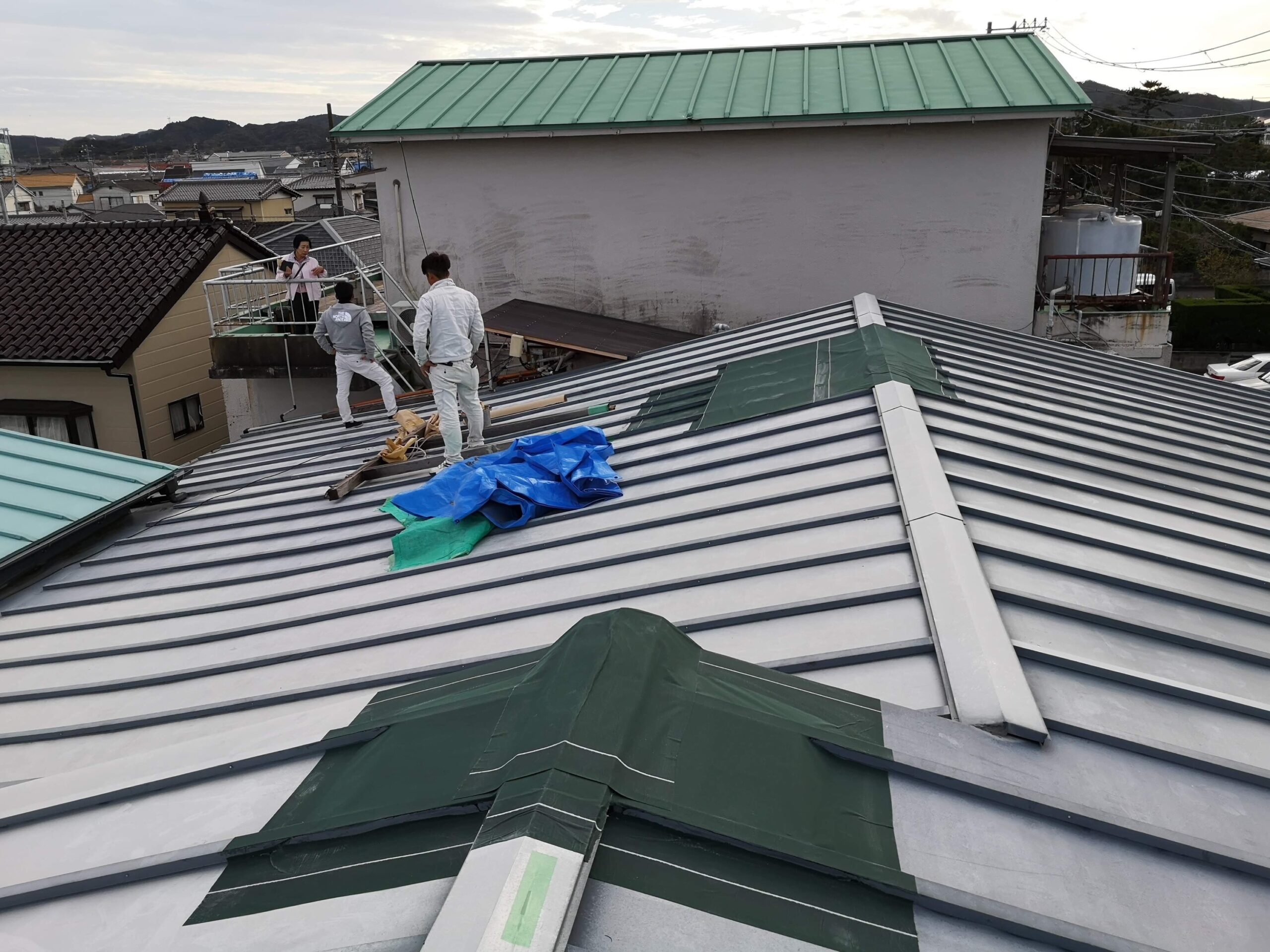 館山屋根修理プロジェクト開始 広島から大工チームを派遣
