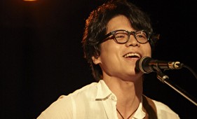 両足切断の危機から回復したミュージシャン　日々新しい命に生きて