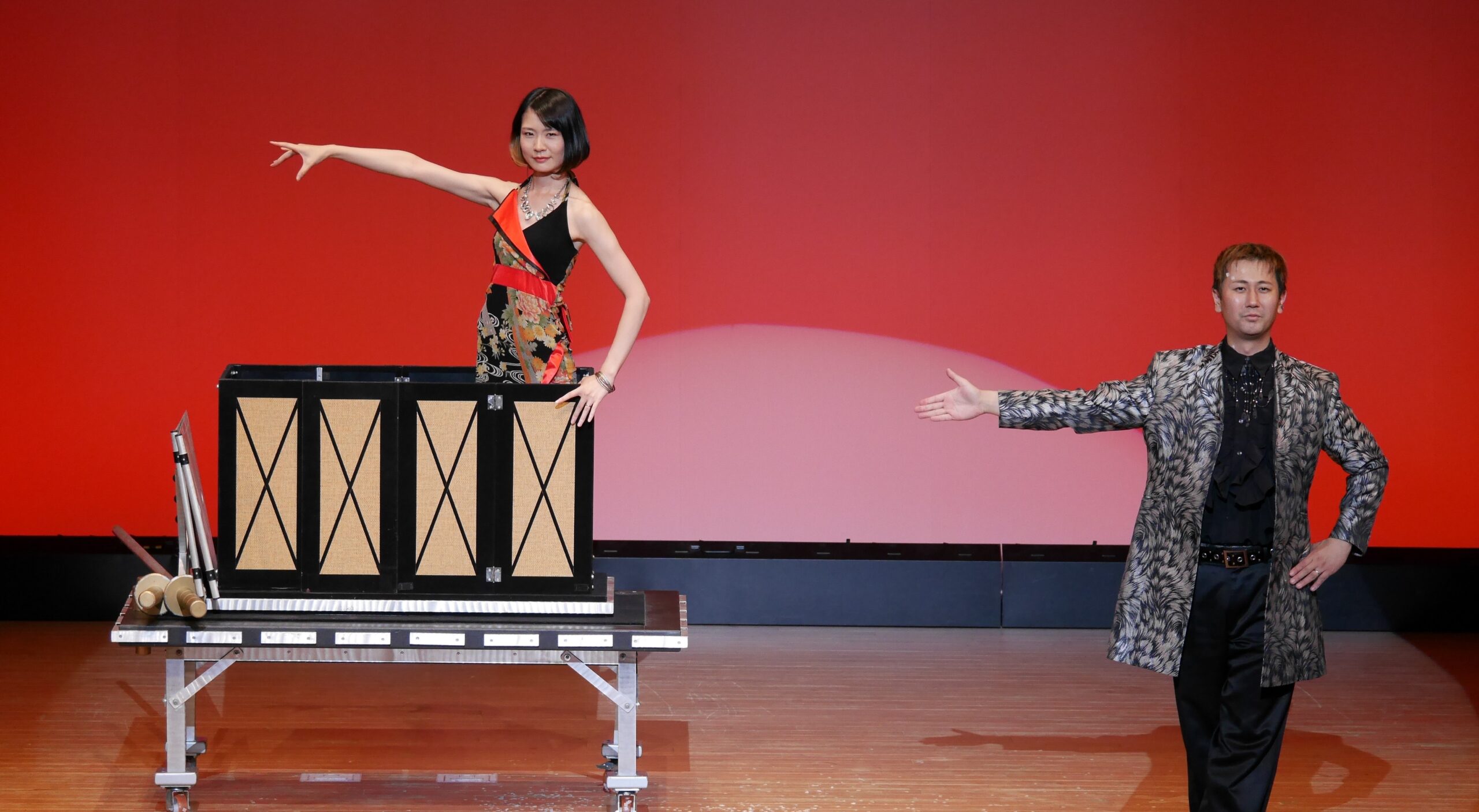 夢は「マジックオペラ」 笑顔・愛・感動を伝える　マジシャン・フーガ＆はるか