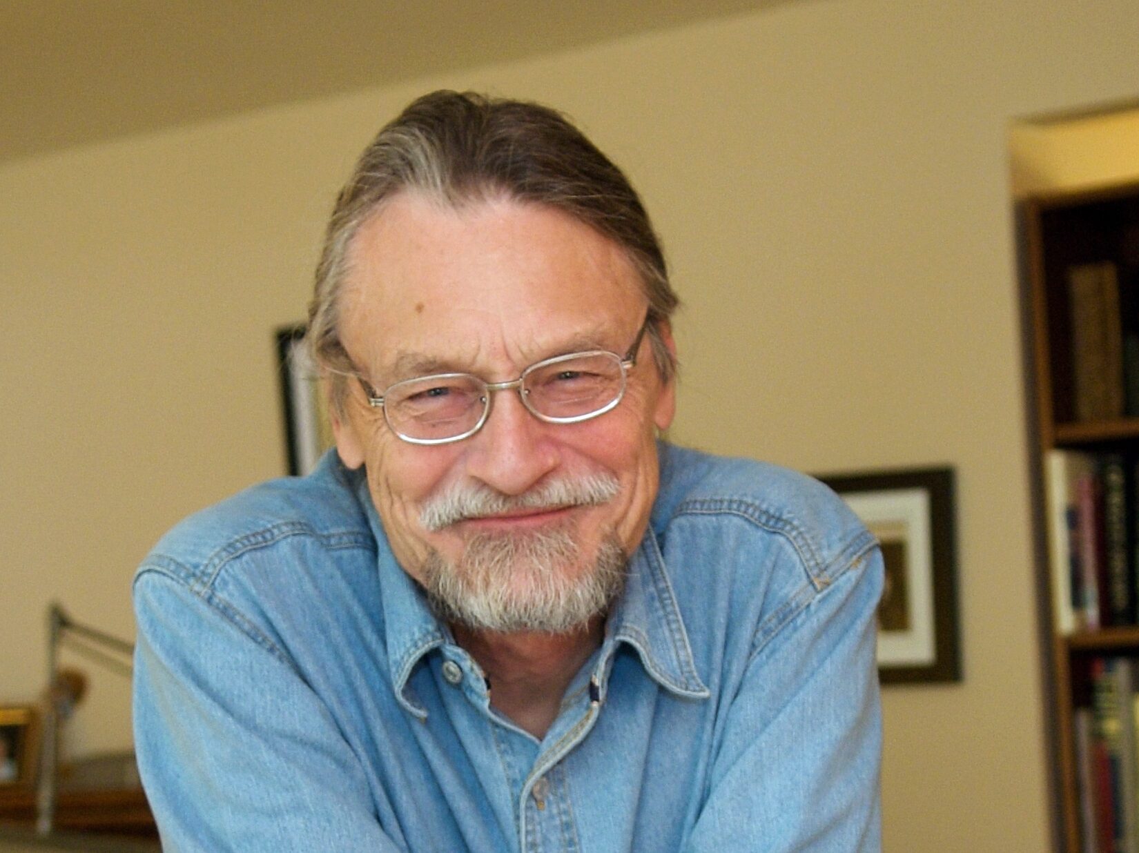 スラム街でこそ聖書は物語る　『小説「聖書」』作者　ウォルター・ワンゲリンさん