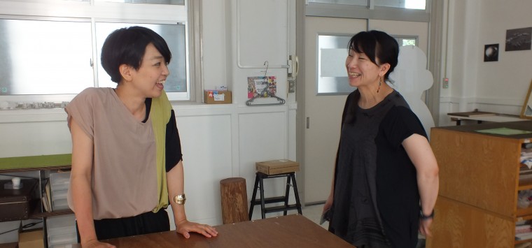 異国の地で育んだ信仰と美術の学び　紡いだ糸が膨らむように　イラスト・アクセサリーユニットRocha　進士 遙さん　豊川 芽生さん