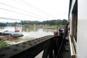 死の鉄道を歩く タイ・泰緬鉄道 日本軍が使役した捕虜、アジア労務者の跡