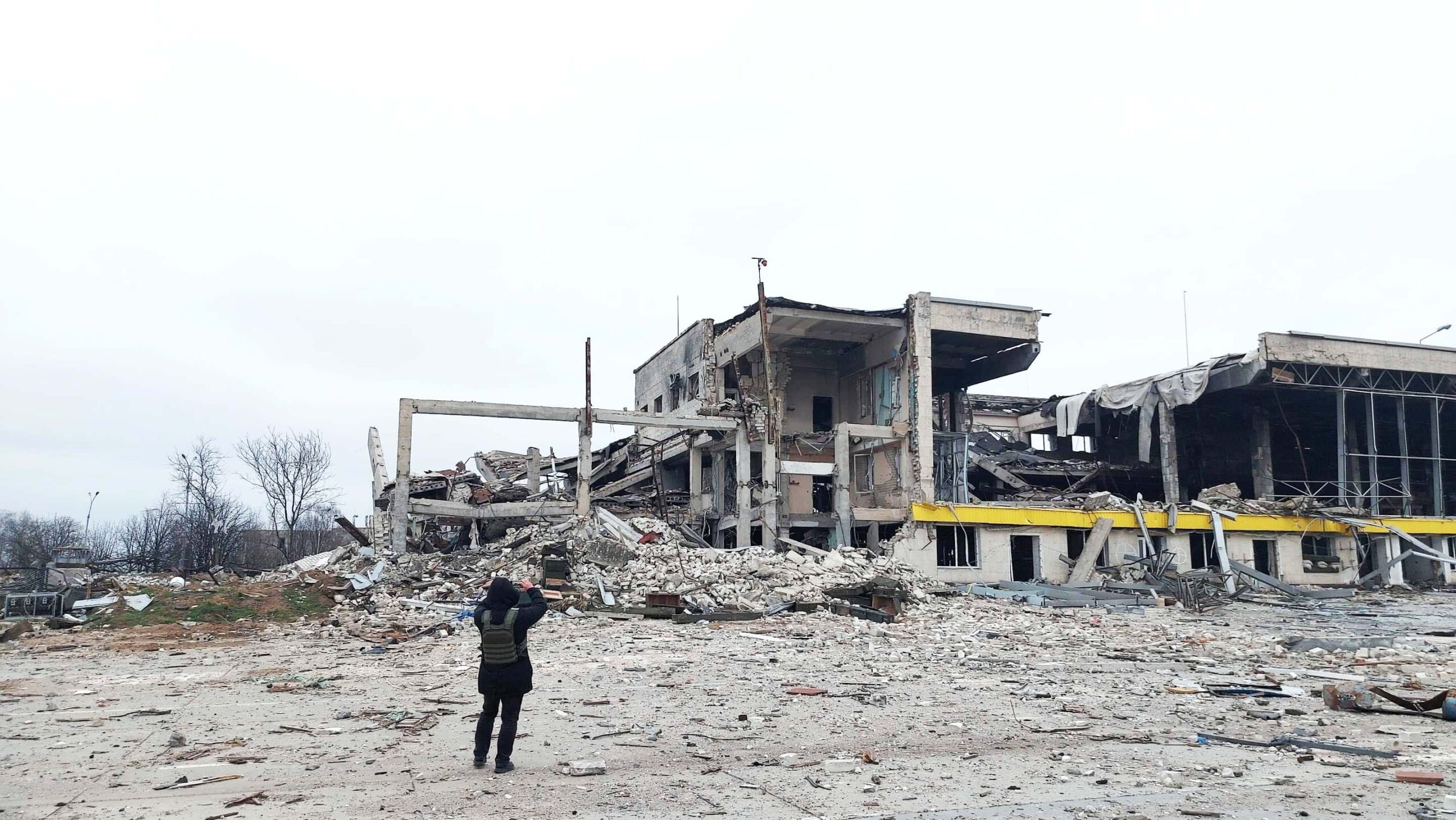 「集会中も砲撃音 が絶え間なく」    船越宣教師ウクライナ東部に支援、視察