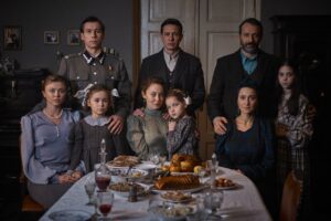 みんなにいいことが起こると 信じて歌い続けた〝キャロル〟　映画「キャロル・オブ・ザ・ベル　 家族の絆を奏でる詩（うた）」