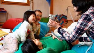 映画「１％の風景」――“時満ちるのを待つ”価値観が息づく助産所の人たち