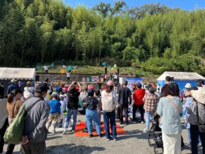 こどもの国で“ジョイフェス” オープニングはダンスで盛り上げ