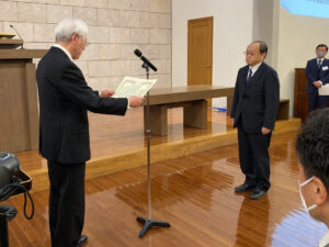 聖書協会クリスマス礼拝　聖書事業功労者賞に東京点字出版所・肥後氏