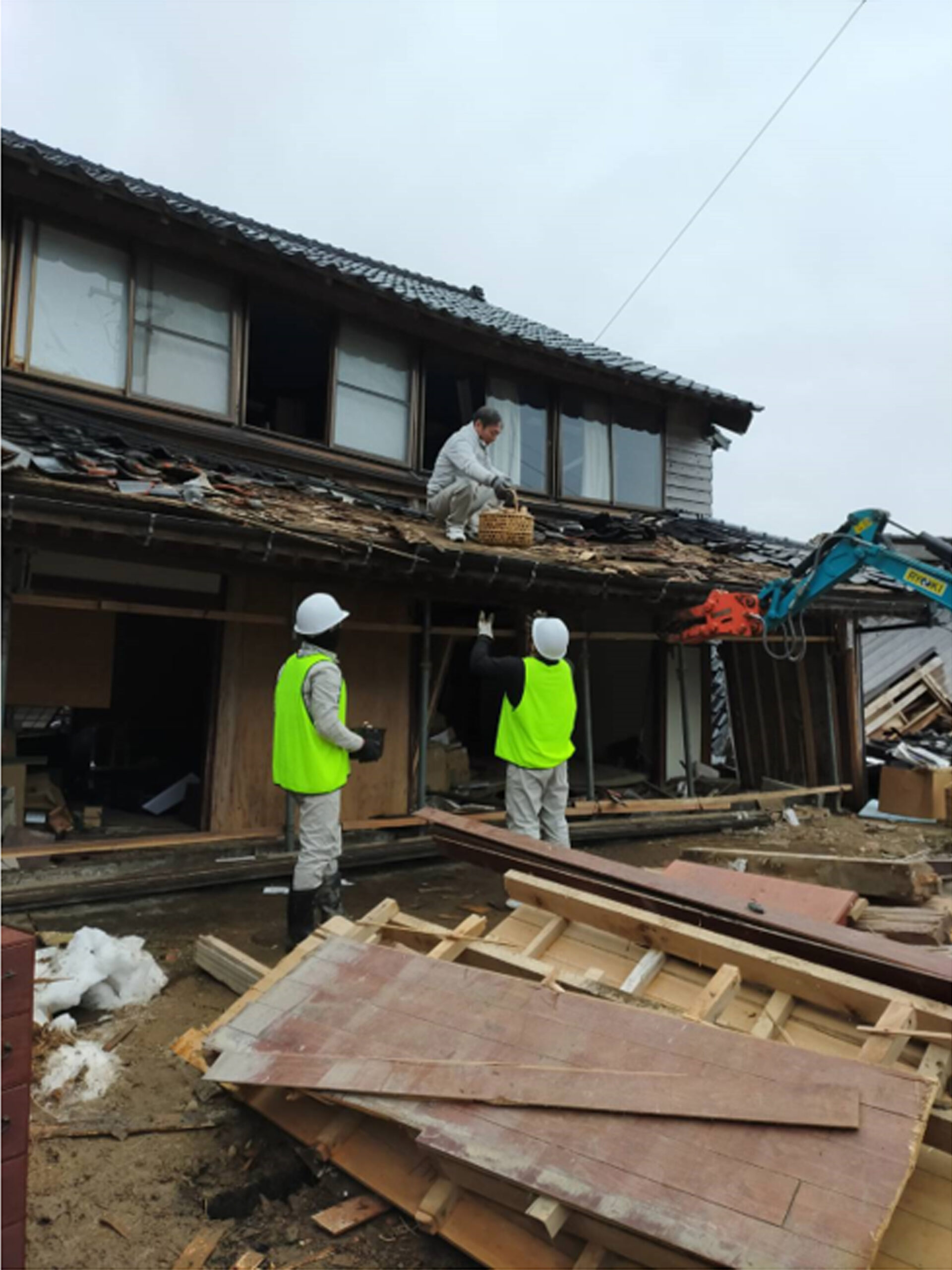 能登半島地震 全キ災主催第３回情報共有会議　輪島塗り被災工房から貴重品取り出す