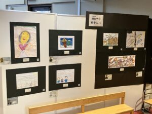 戦争の苦悩忘れないように　ウクライナ難民の子どもたちの絵画・パネル展