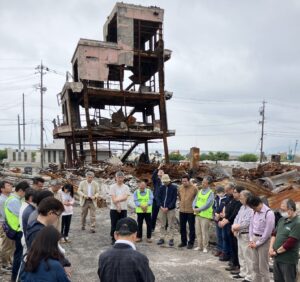 輪島市朝市通り焼け跡で復興願い祈る 全国から牧師ら能登被災地視察