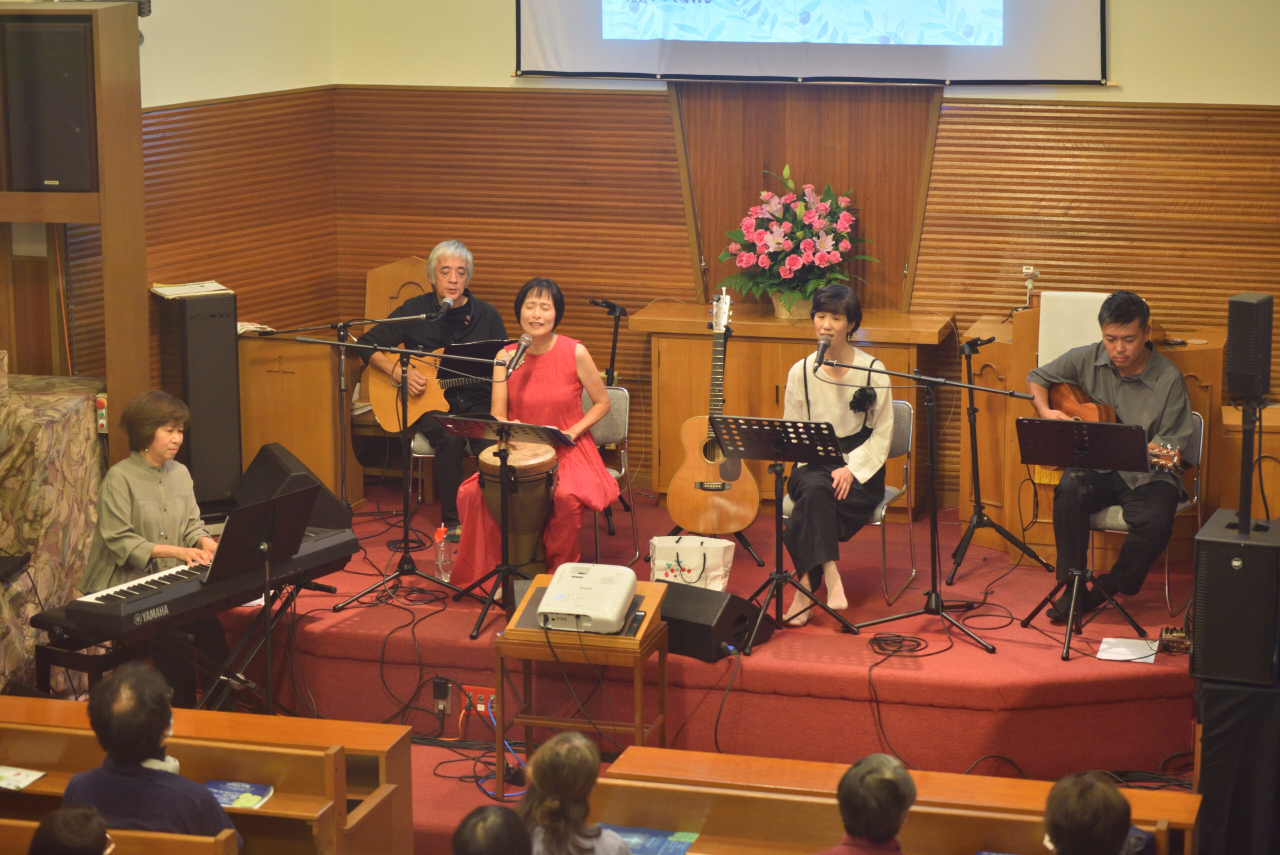 ゴスペルフォークデュオ「Olive」40周年　星野富弘作品歌い続ける　コンサートと「ミニ詩画展」も