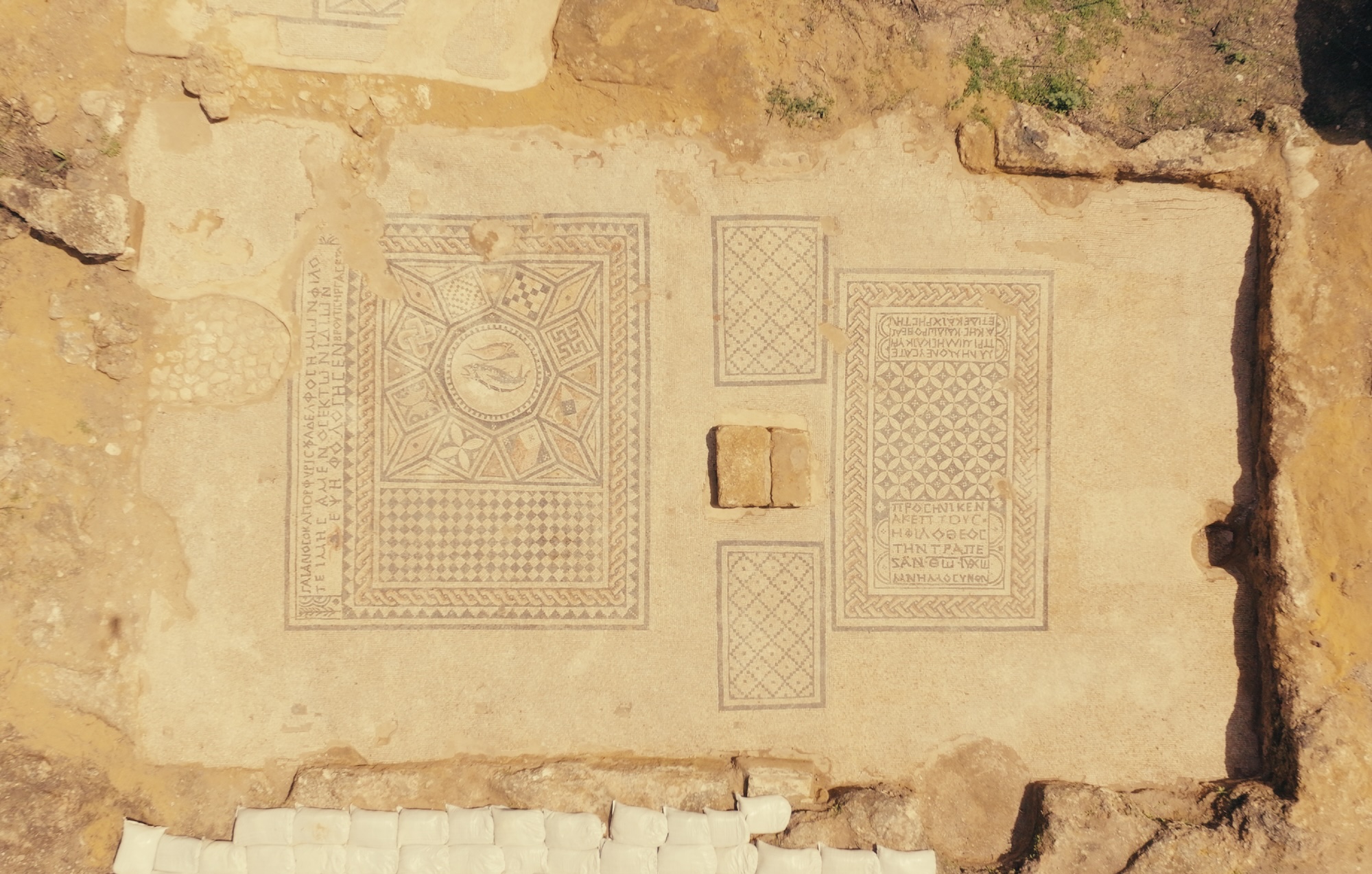 イスラエルで死海文書級の発見？　パレスチナ人収容刑務所からモザイク画