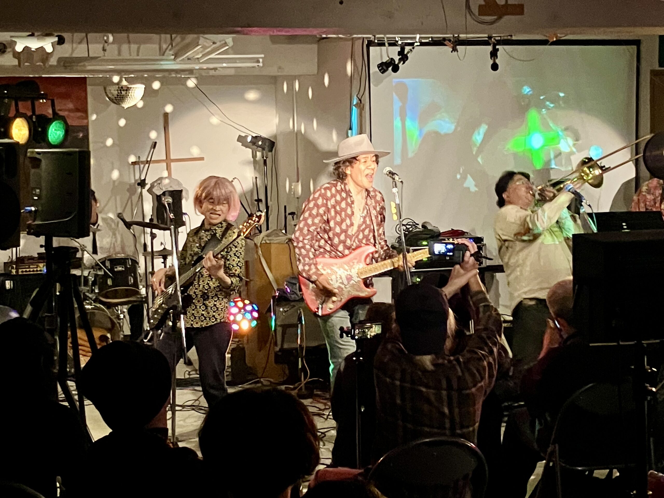 商店街の教会で〝ゴスペルロック！〟 相模原・御園バプテスト教会「OVER THE RAINBOW」