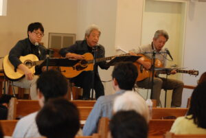 賛美とリレートークで”憲法フェス2025” 「失敗認め、向き合い、言葉紡ぐ」