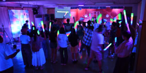 hi-b.a.でDJイベント 中高生世代のスタイルで賛美