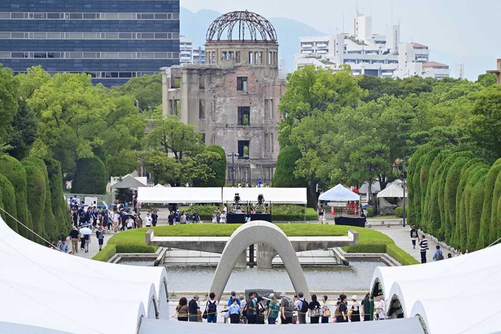 「どう生きるか」原爆は問う　流川教会、原爆供養塔前で集会、被爆証言