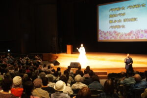 第43回阪神女性の集い 「明日へ向かって～うたのつばさ～」森祐理さん