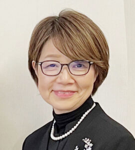 権力持つ側の責任問われる　寄稿・城倉由布子　【3人に聞く　リーダーの誘惑と回復②】