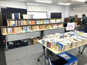 〝名著〟発掘か 春の大古書市 お茶の水で 21日まで 袋詰め放題も