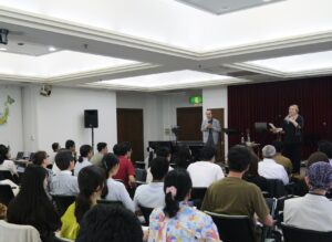 【速報】「リーダーシップ」「世代間協働」日本の文脈で ローザンヌ運動・エイジア氏来日