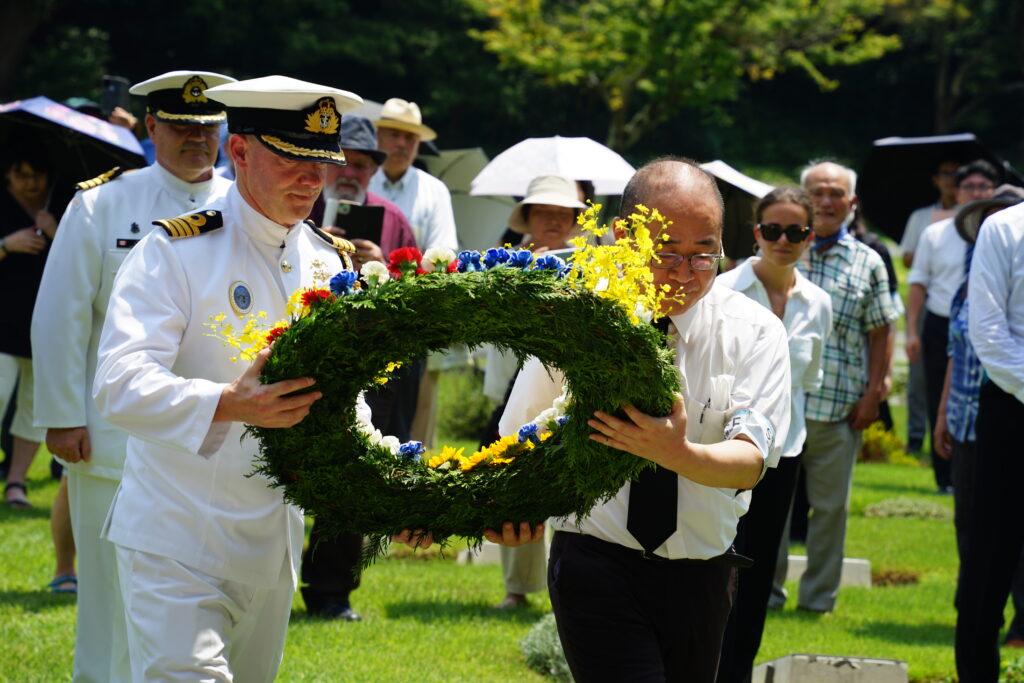 【詳報】「国・民族・宗教こえ ともに平和を」岡田氏　カナダ海軍大佐らも挨拶「第32回英連邦戦没捕虜追悼礼拝」