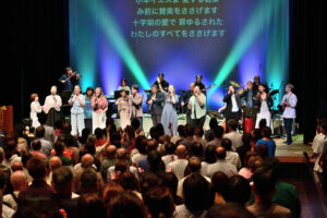 小坂忠作品などで ミクタム50周年 大輪の賛美で感謝ささげる